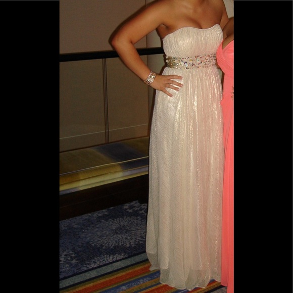 La Femme Prom Dress / Gown-  Gold  - size 6 - Picture 2 of 2